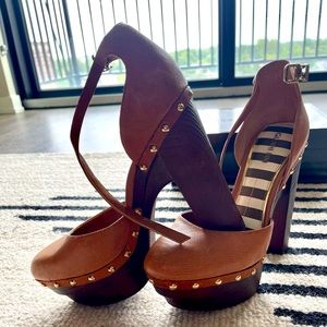 Studded Gianni Bini Heel in cognac